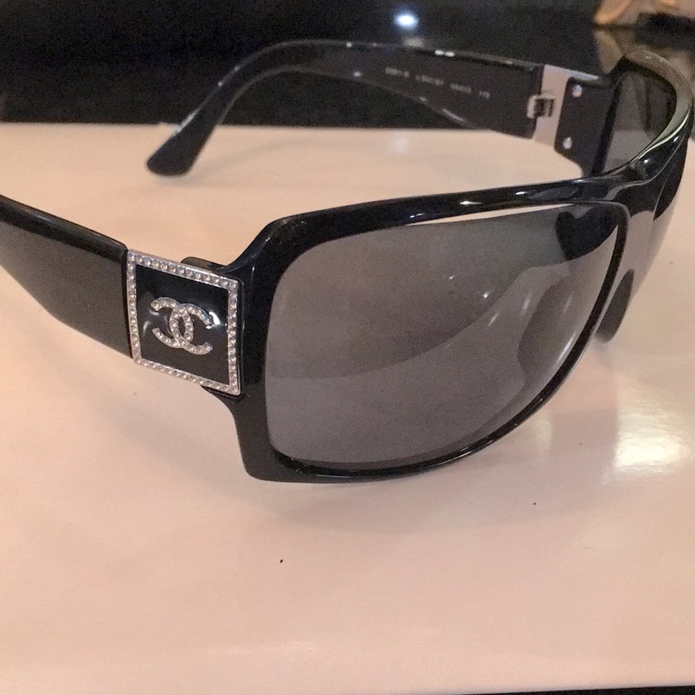 Chanel sunglasses - Picture 3 of 7